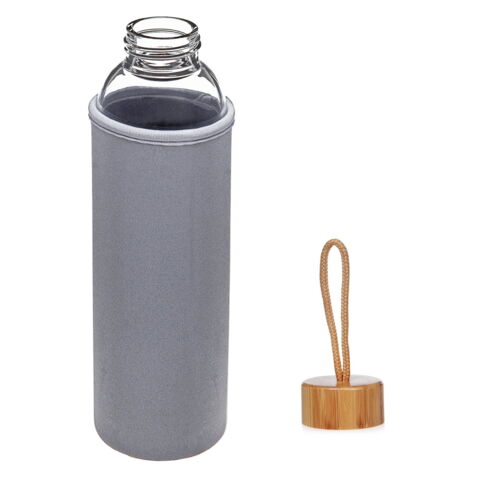 La bouteille Life4u est en verre de bambou, un matériau qui évite les odeurs.