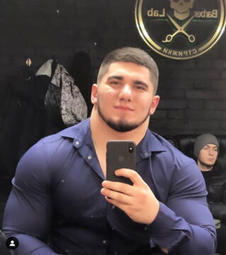 Asxab Tamaev est un jeune combattant de MMA. Agé de 17 ans il est le futur Hulk russe.
