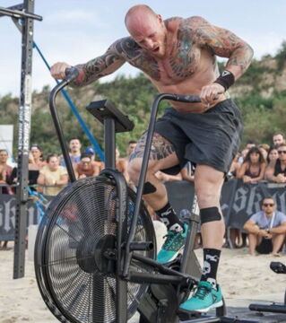 L'assaut bike (ou le vélo elliptique) - Environ 800 calories brûlées en une heure. Soit un bon moyen de faire fondre la graisse.