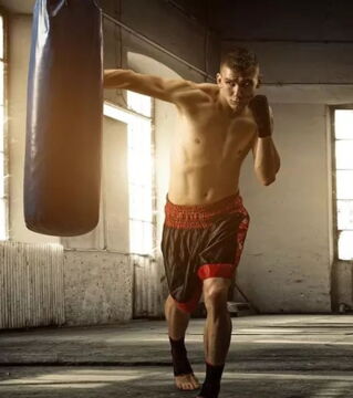 La boxe - Un sport qui va mettre votre cardio à mal et qui consomme entre 600 et 800 calories en une heure.