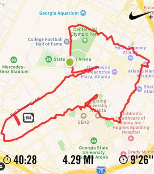 Claire pratique le dick Run depuis trois ans maintenant. Elle prépare ses itinéraires avant de partir grâce à une application de tracking.