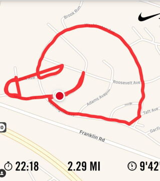 La jeune femme de 33 ans, doit régulièrement poster ses courses et son public est de plus en plus exigeant. Certains commencent même à demander des seins. Compliqué.