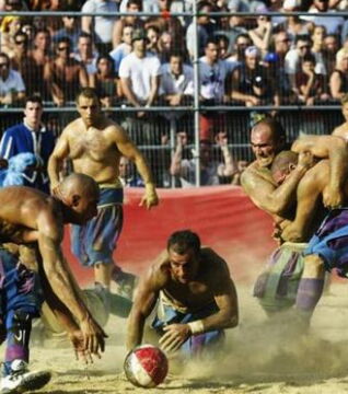 4 - Le Calcio Storico est un sport antique
