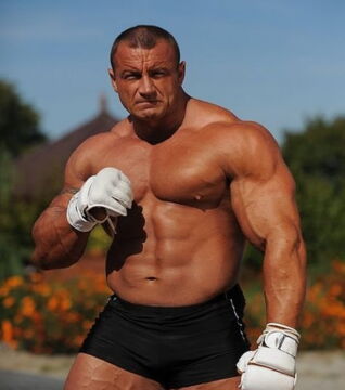 8 - Mariusz Pudzianowski, 1m86 pour 119 kg