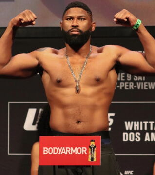 Et la dernière forme n'est autre que Curtis Blaydes ! La capacité d'encaisser a disparu en chemin, pas la barbe ni la talent pour la lutte.