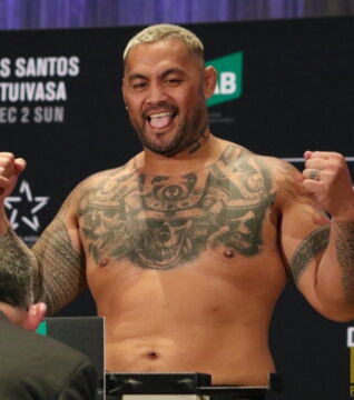 Et leur évolution finale ne serait autre que Mark Hunt : amateur de bagarre, même type d'état d'esprit et tatouage sur le torse très similaire depuis peu !