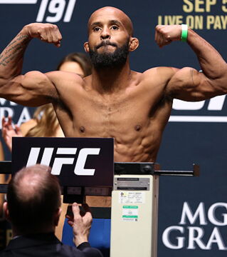 L'ancien champion des poids mouches Demetrious Johnson a le style de combat et la barbe de son évolution...