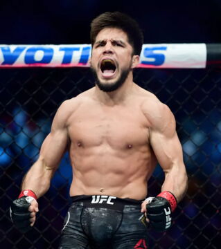 Le champion des poids mouches Henry Cejudo pourrait évoluer en...