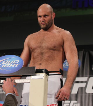 Leur évolution finale : Big Ben Rothwell ! La barbe est de plus en plus fournie et le style "company guy" qui est bon sans être prétendant au titre colle bien au personnage.