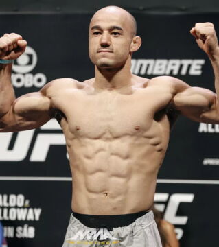 Marlon Moraes, contender chez les poids coqs, ressemble énormément à...