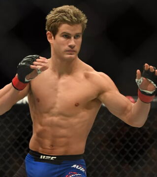 ... "Super" Sage Northcutt, sculpté à la perfection même si son niveau technique est loin de Dillashaw. Sa phase plus solide et massive, c'est...