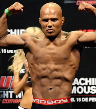 Wilson Reis a toujours eu un physique impressionnant et un regard de tueur.