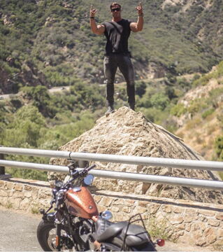 Calum Von Moger est un vrai fan de moto, et d'Harley Davidson plus particulièrement.