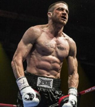 Jake Gyllenhaal après 2h de musculation par jour pendant 10 mois pour le film 'La rage au ventre'. Il a pris 7kg de muscle !