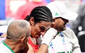 La fédération internationale de boxe accuse Imane Khelif d'être un homme lors d'une conférence de presse à Paris