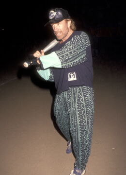 Un match de Softball prend à coeur Chuck Norris, 1991