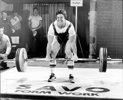 3. Bev Francis : championne du monde de powerlift de 1980 à 1985. Invaincue en carrière, elle a battu plus de 40 records du monde