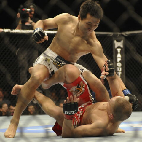 Chan Sung Jung vs Mark Hominick : 7 secondes