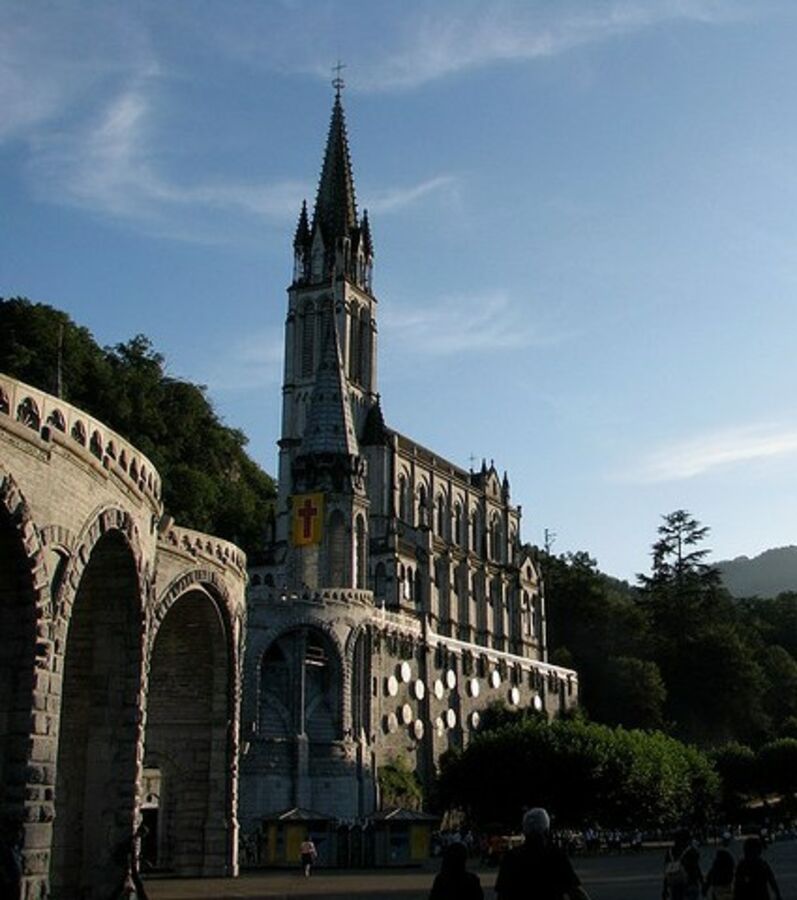 Photos : La Grotte De Massabielle Et Les Basiliques : Le Sanctuaire De ...